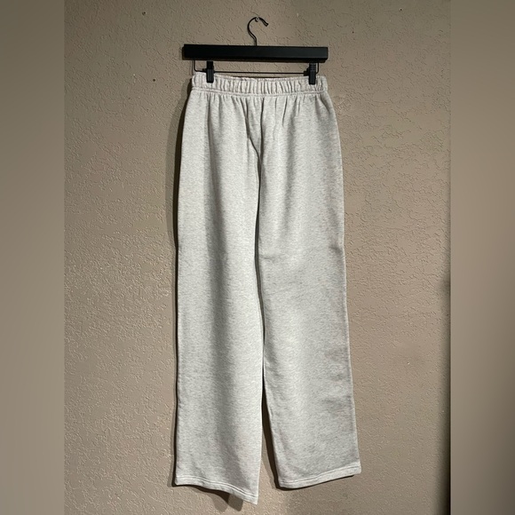 Alo | NWT! Accolade Straight Leg Sweatpant Size: XS - White Heather - Picture 4 of 4
